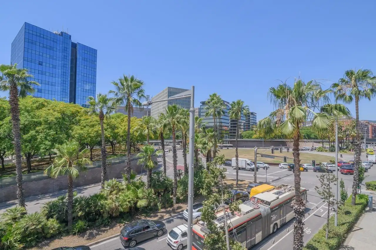 Außenansicht von Wohnung zum Verkauf in Barcelona mit Klimaanlage, Heizung und Balkon