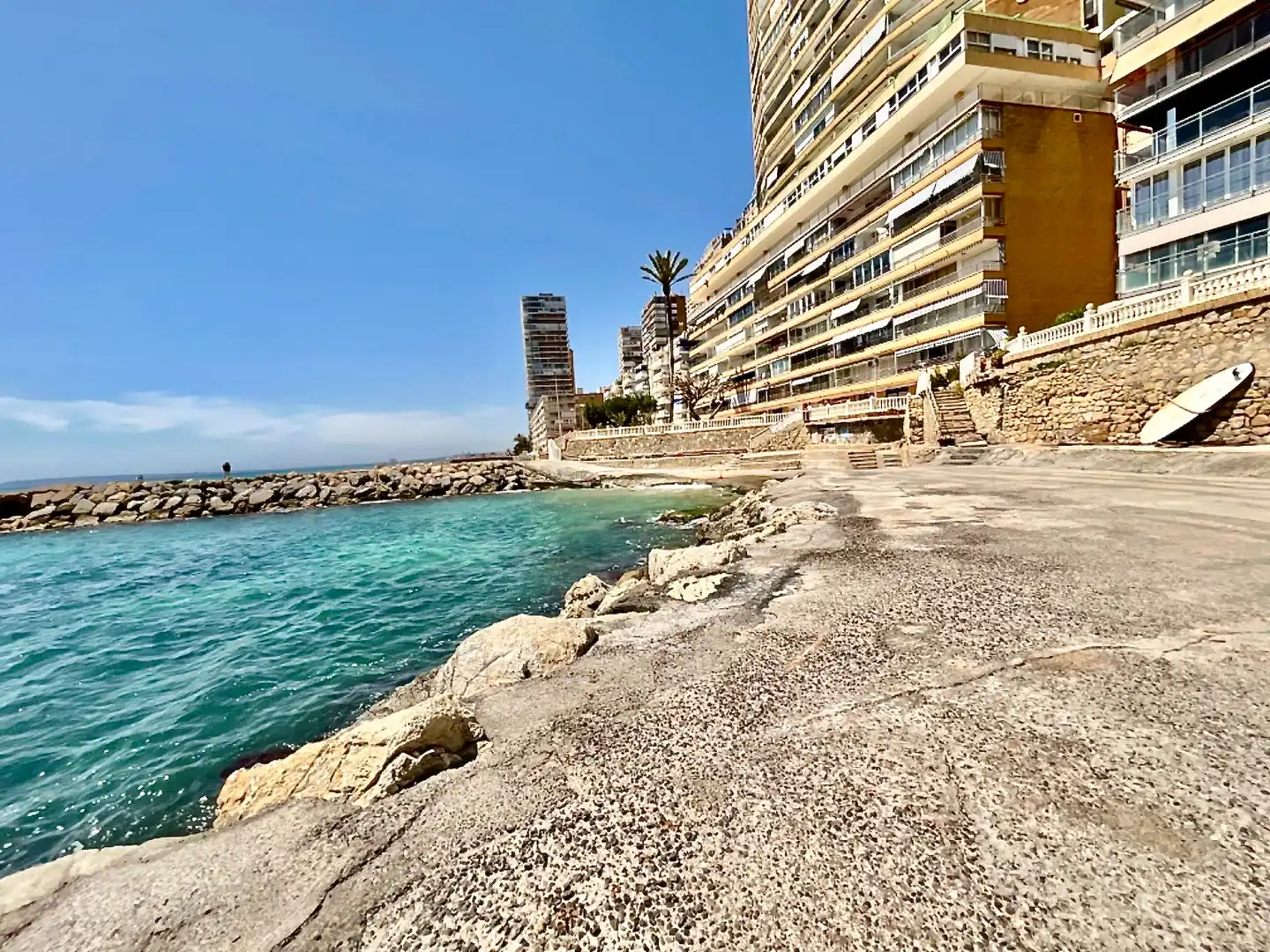 Außenansicht von Wohnung zum Verkauf in Alicante / Alacant mit Klimaanlage und Terrasse