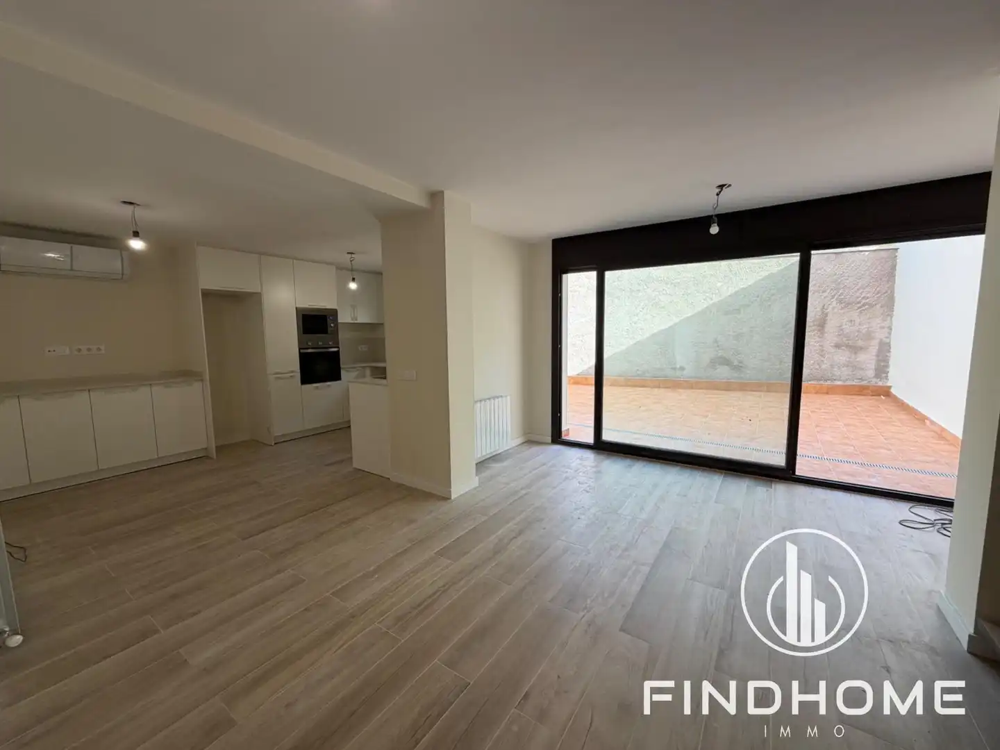 Sala d'estar de Casa adosada en venda en Olot amb Aire condicionat, Calefacció i Jardí privat