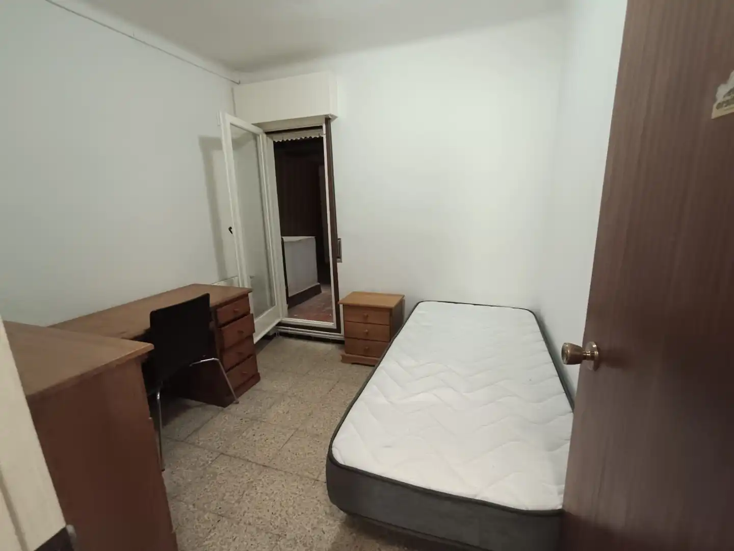 Habitación de Piso de alquiler en Girona con Calefacción, Terraza y Amueblado