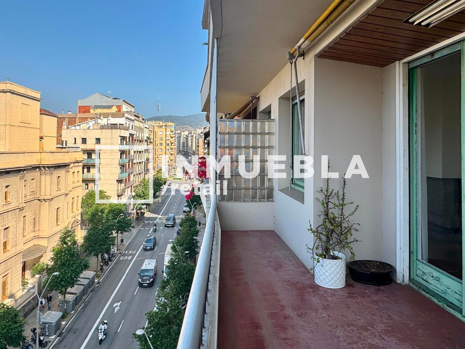 Vista exterior de Pis en venda en  Barcelona Capital amb Calefacció, Terrassa i Forn