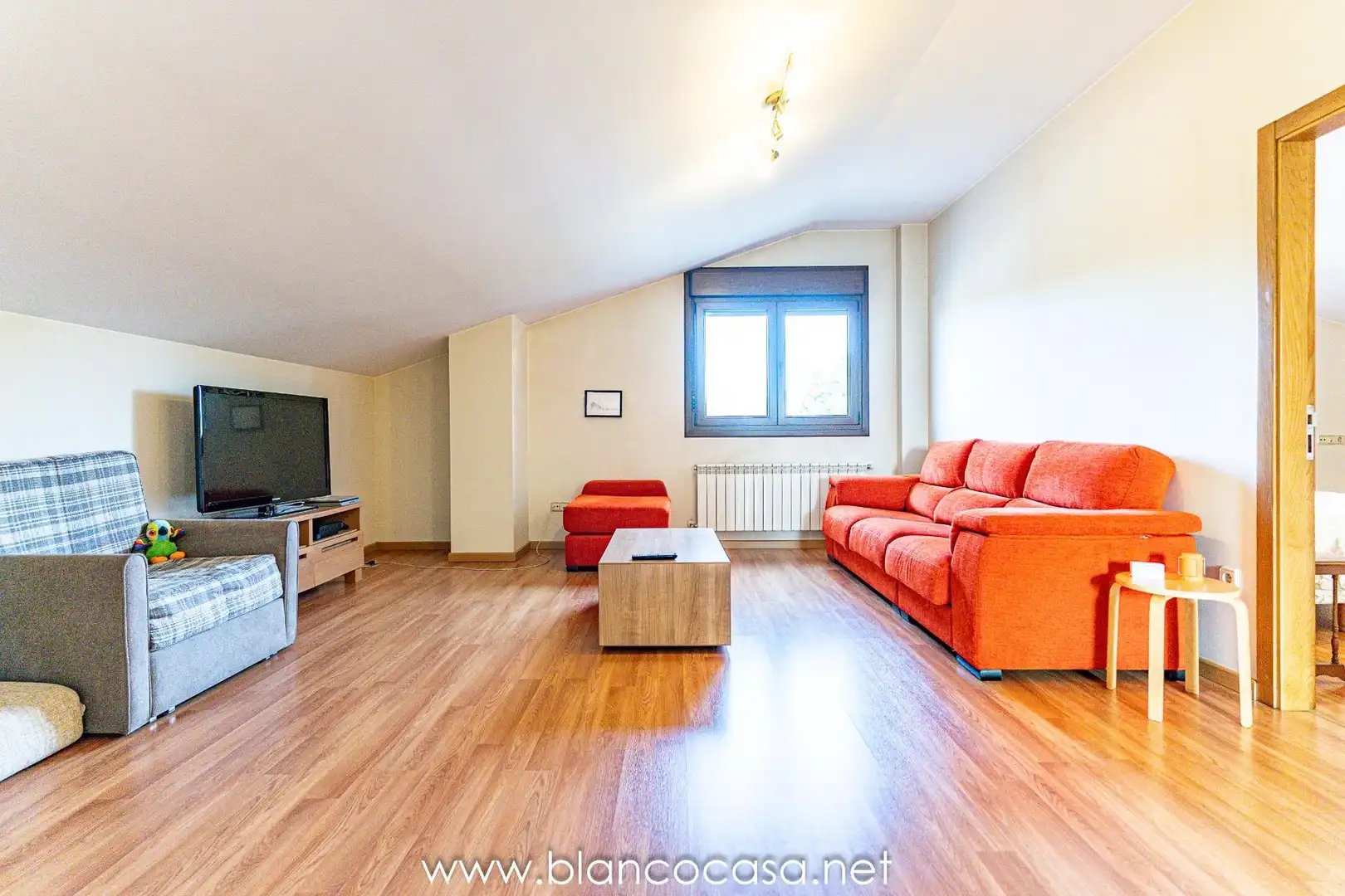Sala de estar de Casa o chalet en venta en Carballo con Calefacción, Trastero y Amueblado