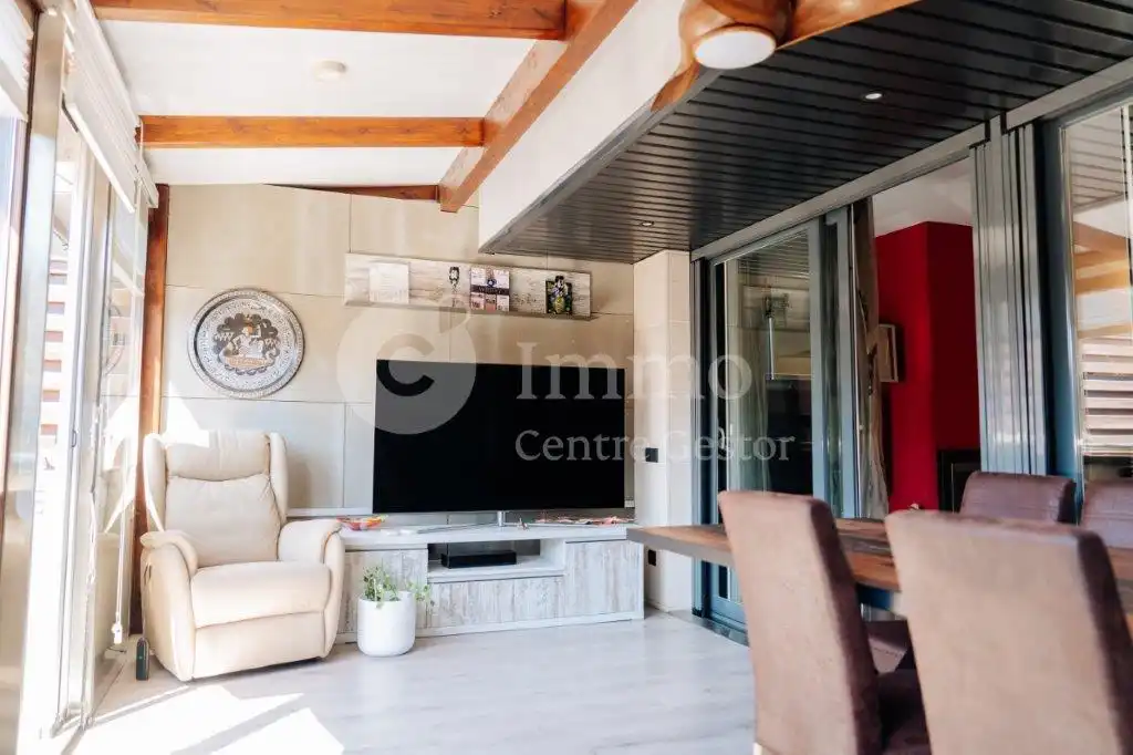 Sala d'estar de Casa adosada en venda en Lleida amb Aire condicionat, Calefacció i Parquet