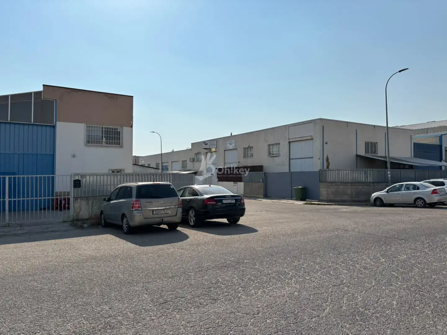 Vista exterior de Nau industrial en venda en Velilla de San Antonio