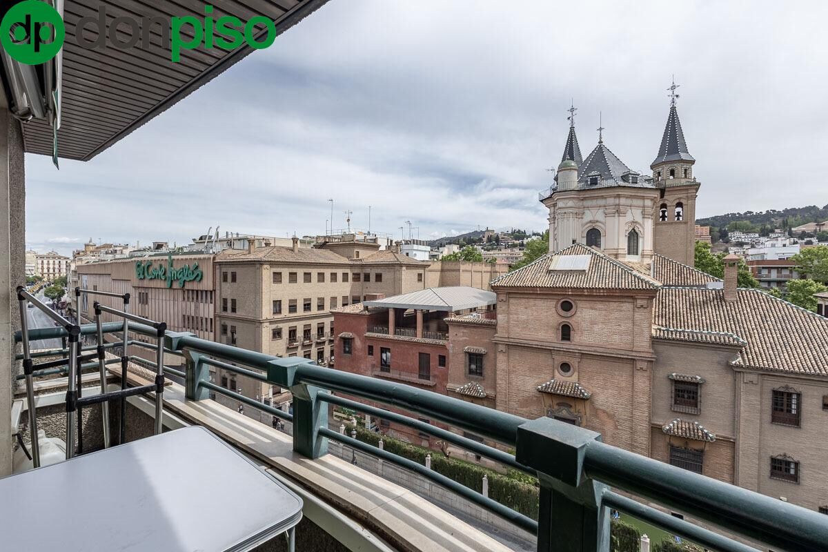 Vista exterior de Piso en venta en  Granada Capital con Calefacción y Terraza