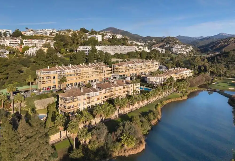Apartamento con piscina en venta en Benahavís pueblo, imagen 9