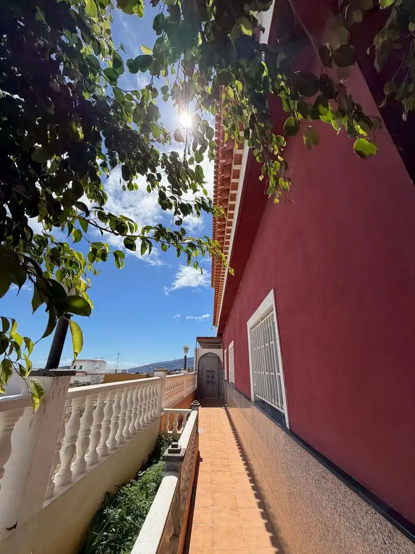 Vista exterior de Casa o xalet en venda en Candelaria amb Jardí privat, Terrassa i Balcó