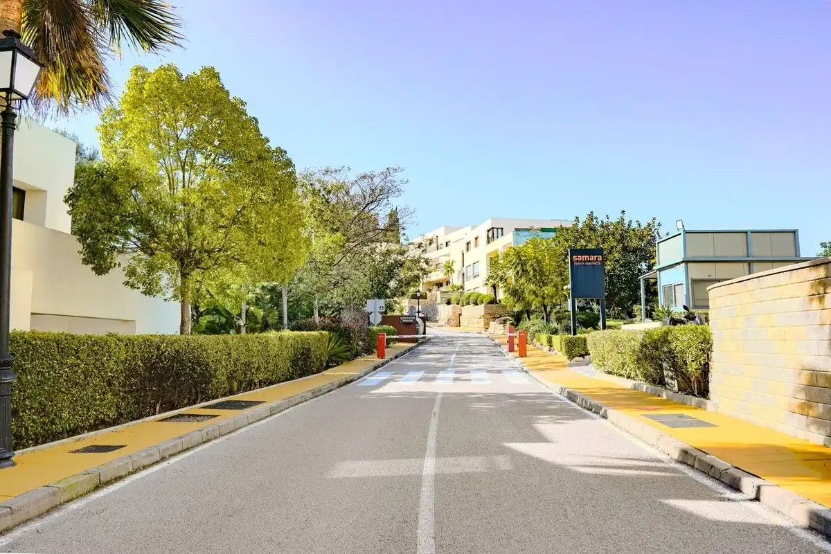 Vista exterior de Àtic en venda en Marbella amb Aire condicionat, Calefacció i Terrassa