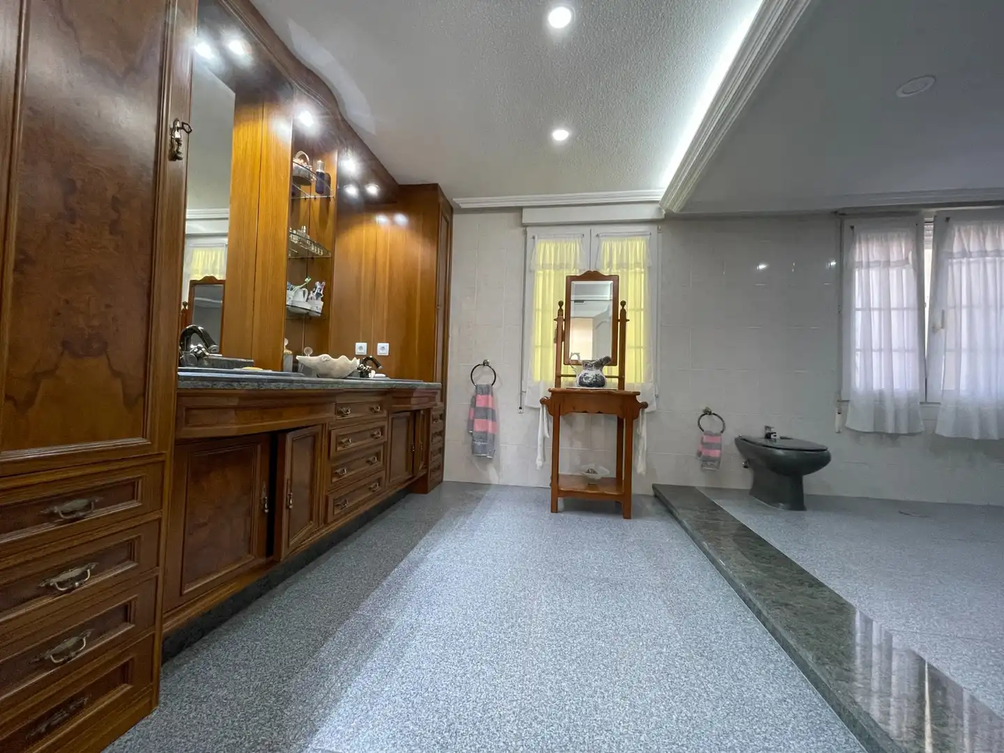 Bany de Casa o xalet en venda en Orihuela amb Jardí privat, Terrassa i Piscina