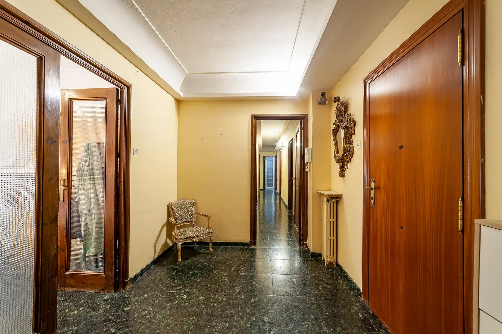 Flat with terrace for sale in Carrer de Navellos, imagen 3