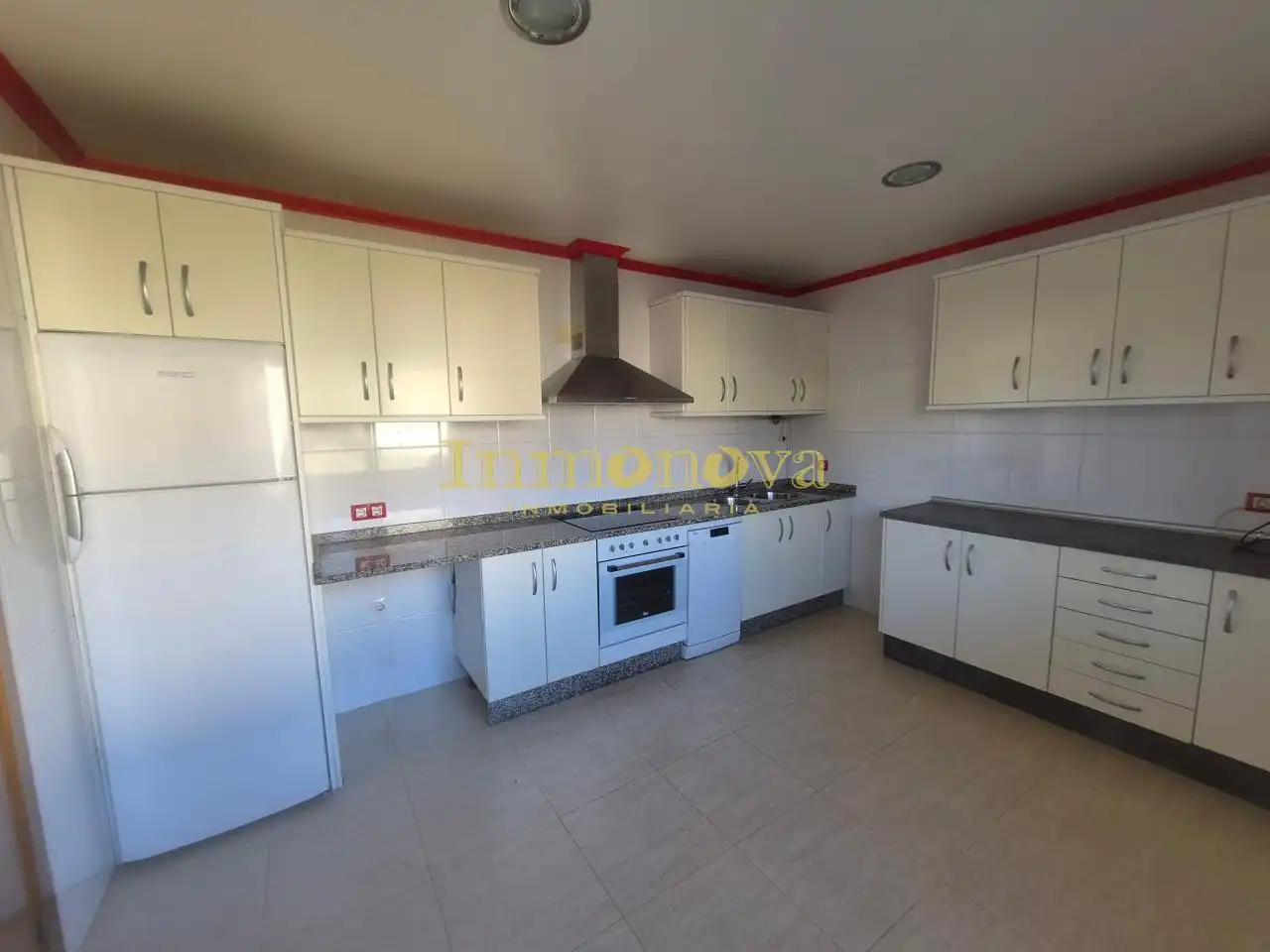Cocina de Casa adosada en venta en A Merca   con Calefacción, Jardín privado y Terraza