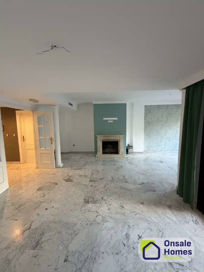 Sala de estar de Casa adosada en venta en Marbella con Aire acondicionado, Jardín privado y Terraza