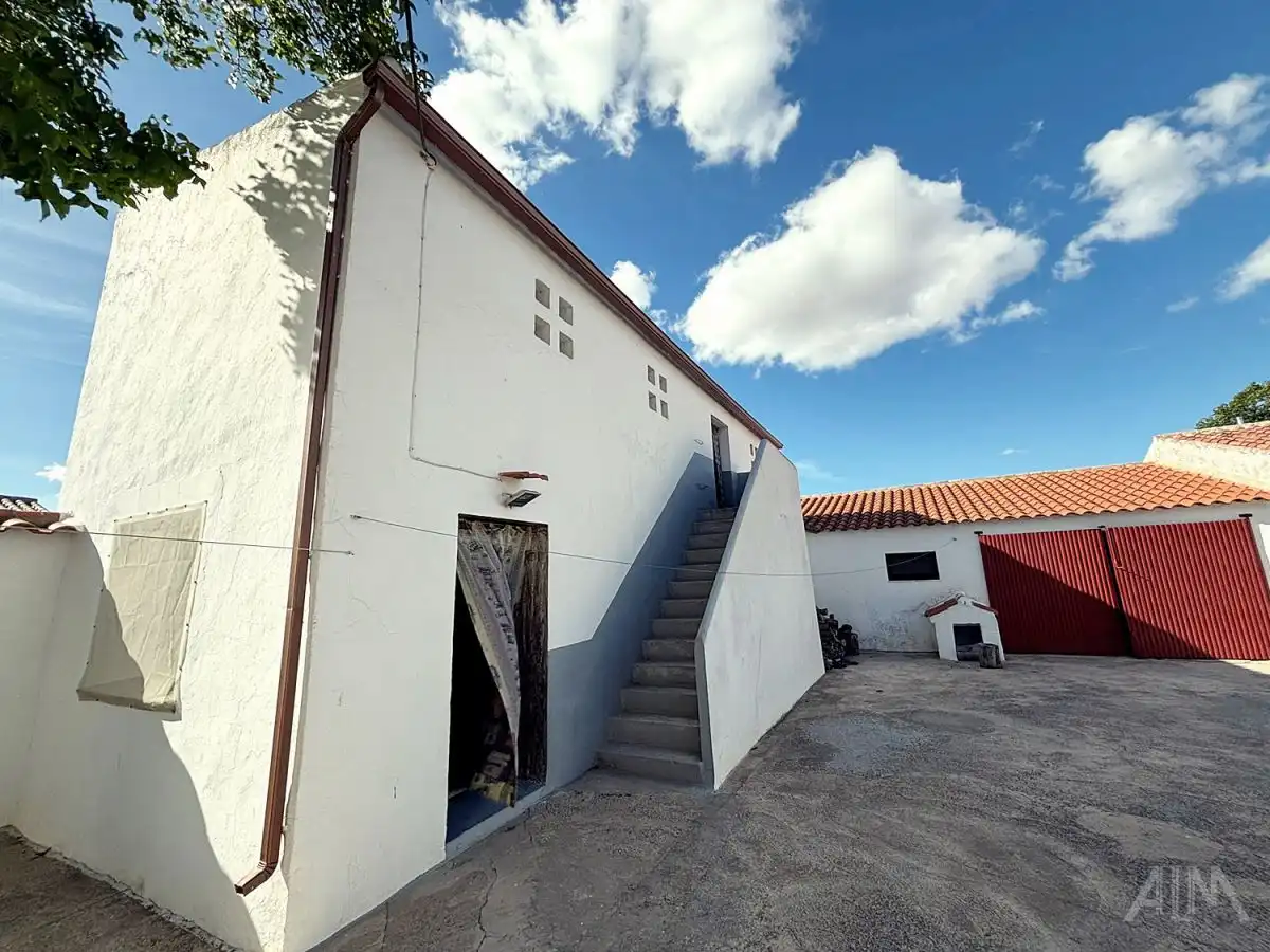 Vista exterior de Casa o xalet en venda en Llanos del Caudillo amb Calefacció i Traster