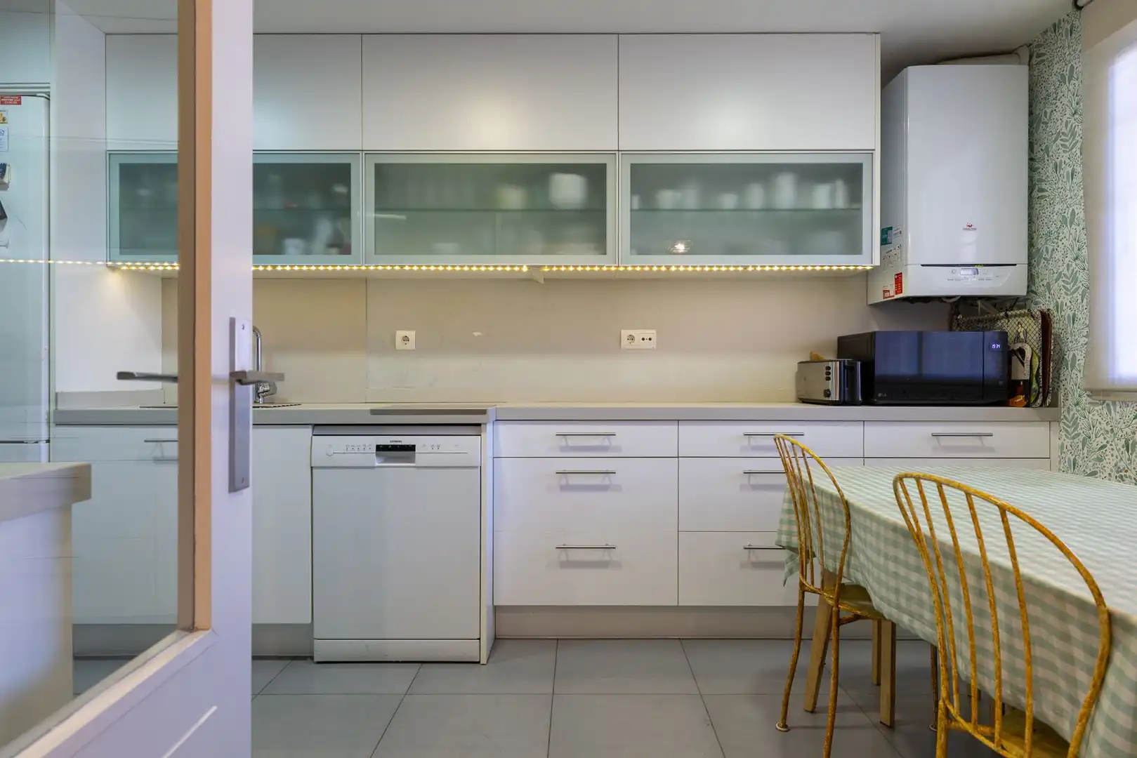 Cocina de Casa adosada en venta en Madrid con Aire acondicionado, Calefacción y Terraza
