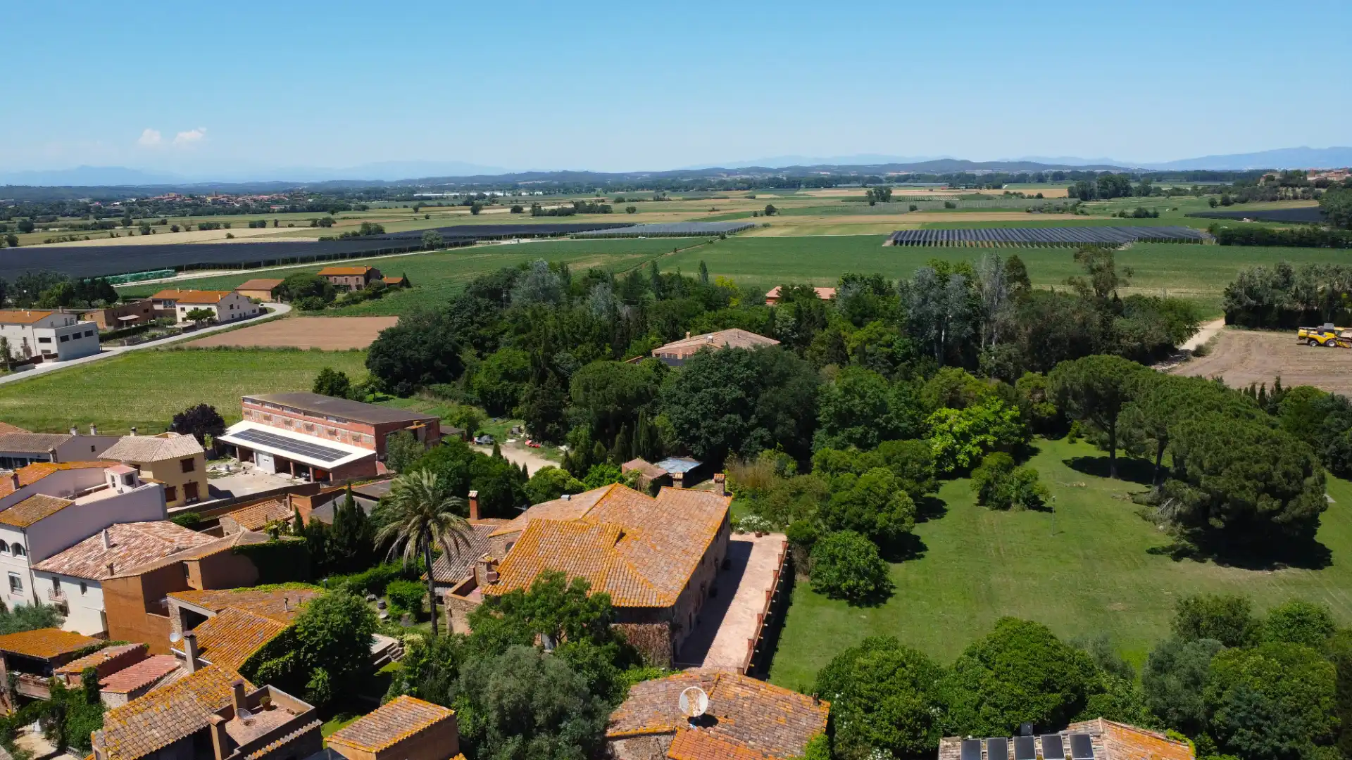 Garden of Country homes for sale in Parlavà  with Air Conditioner, Private garden and Terrace