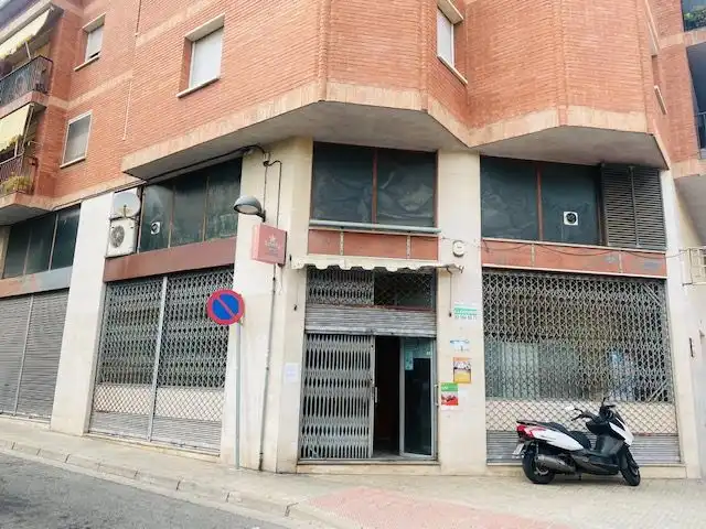 Vista exterior de Local en venta en Ripollet con Aire acondicionado