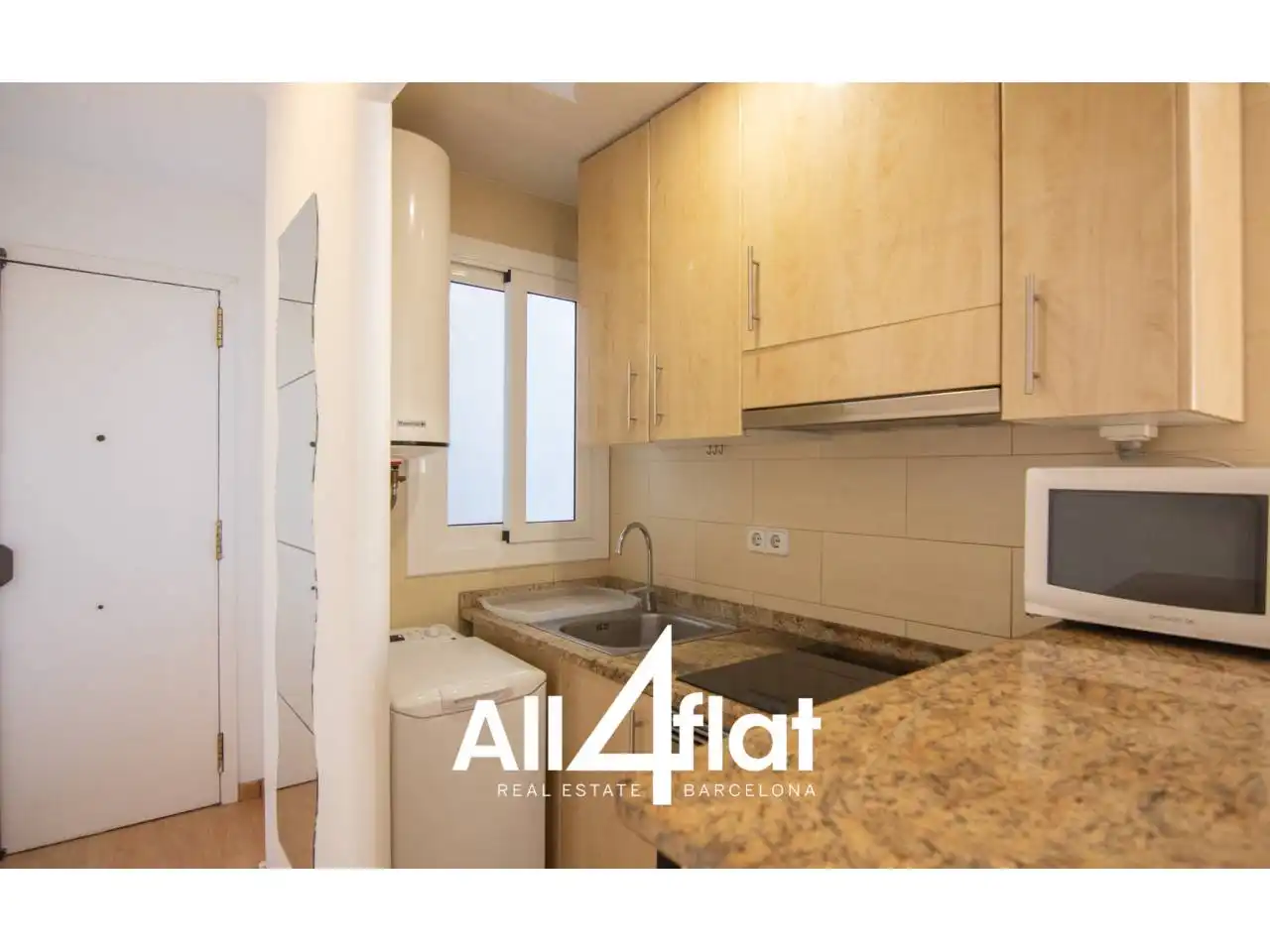 Cuina de Àtic de lloguer en Barcelona amb Aire condicionat, Parquet i Terrassa