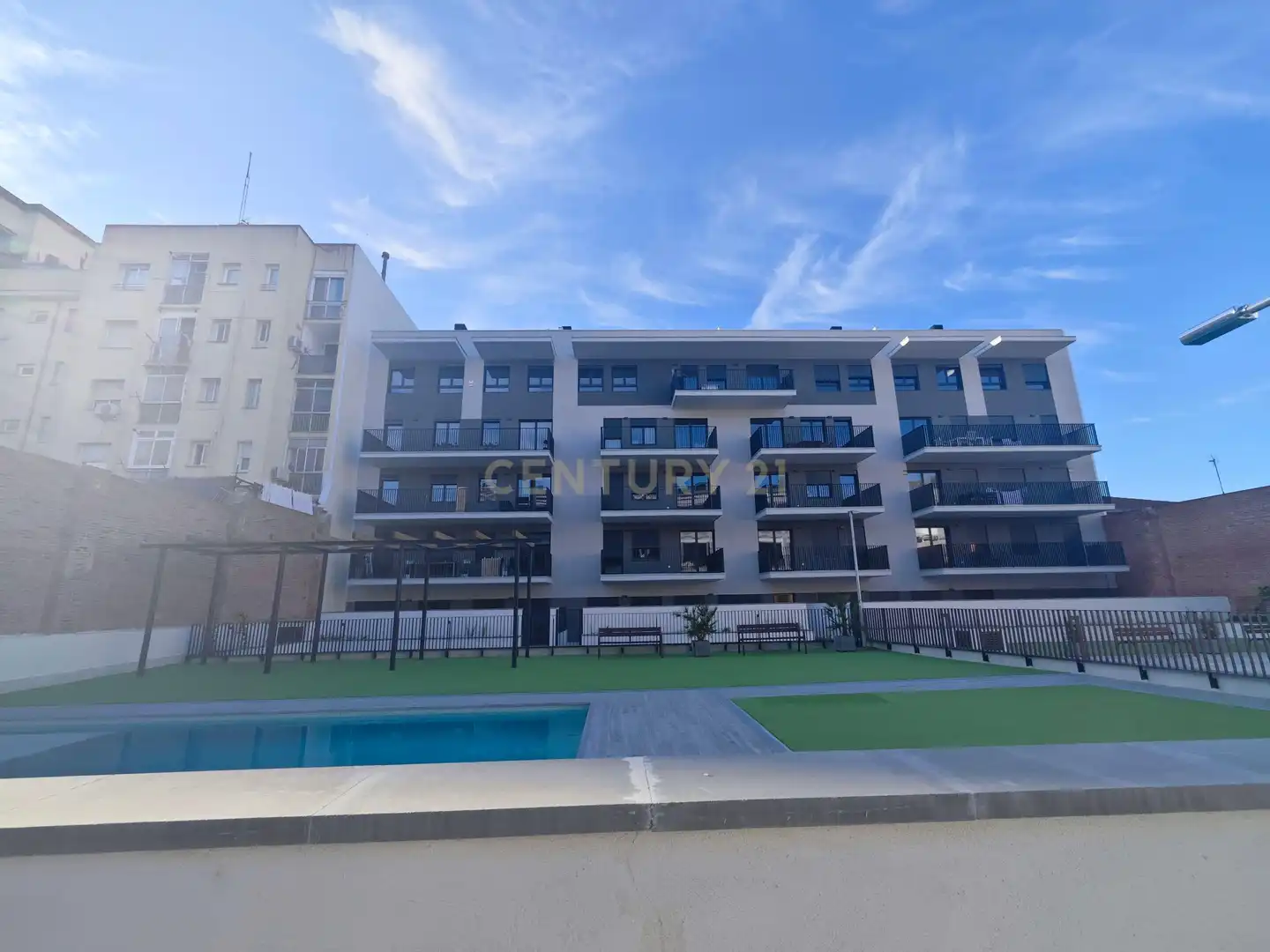 Vista exterior de Apartament en venda en Sabadell amb Aire condicionat, Jardí privat i Piscina