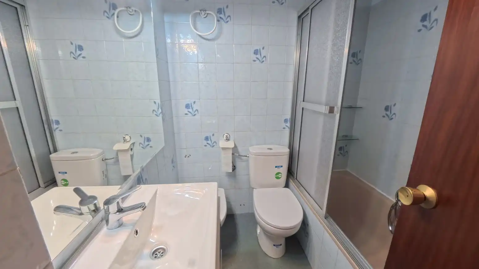 Baño de Piso en venta en  Logroño con Calefacción, Parquet y Amueblado