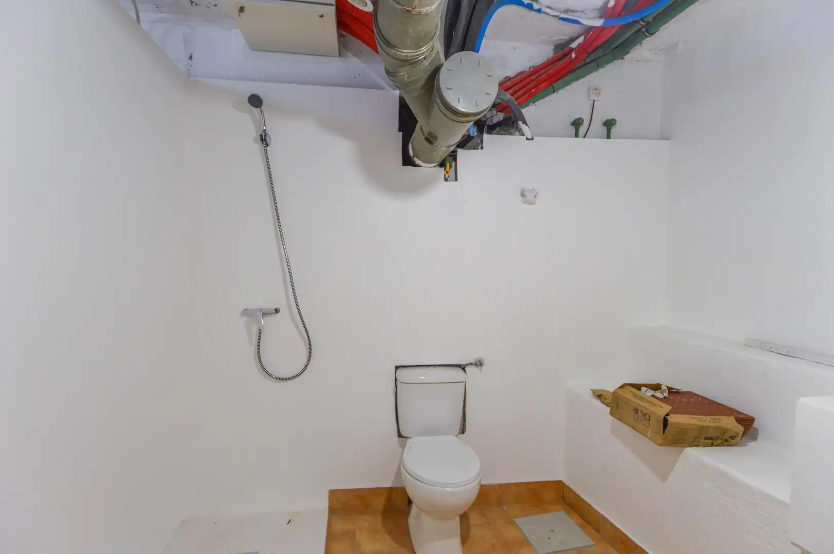 Bathroom of Commercial properties for rent in Mogán