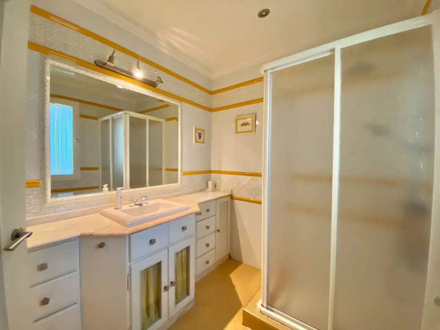 Baño de Casa adosada en venta en Alcalá de Guadaira con Calefacción y Horno