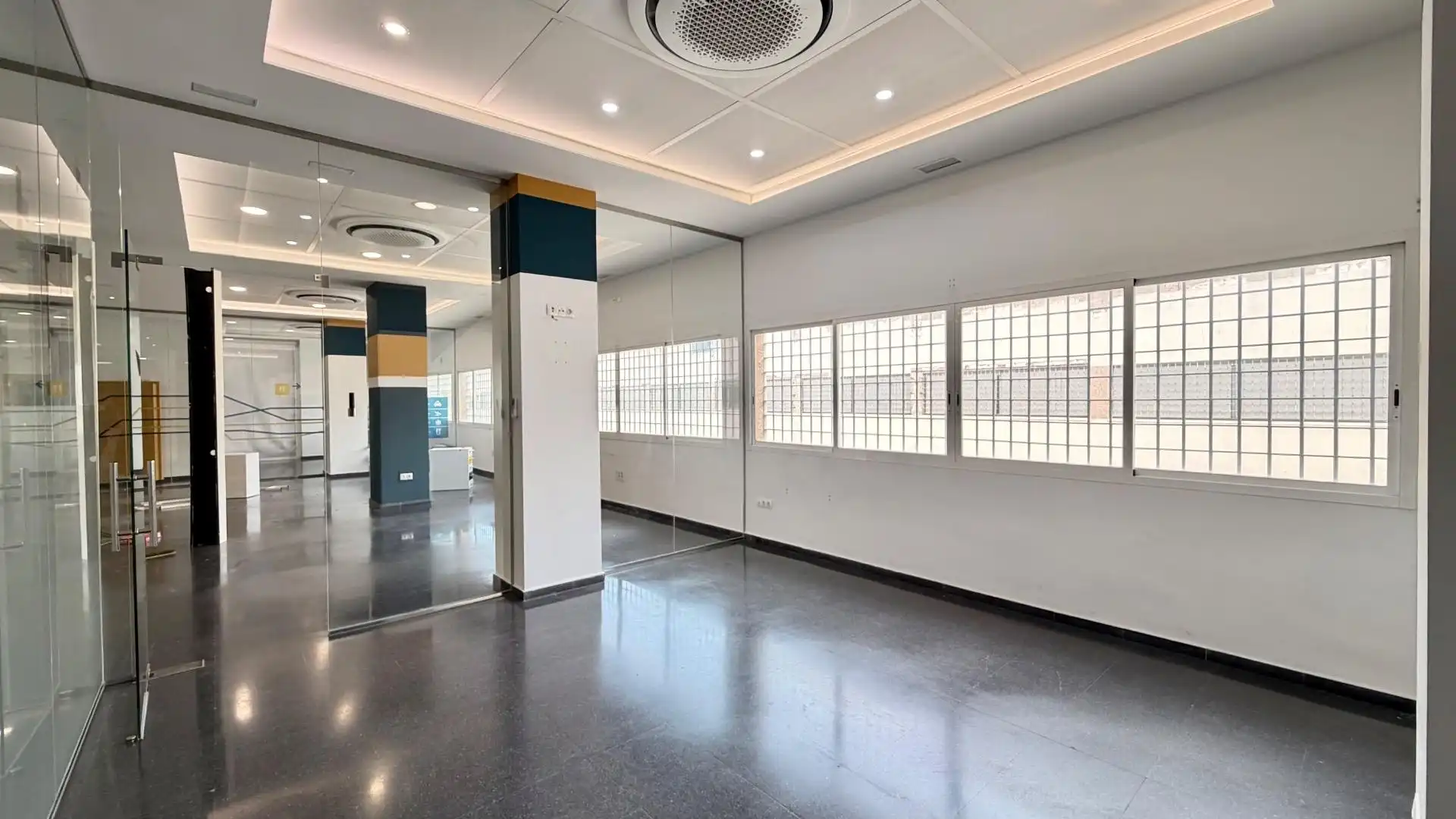 Oficina en venda en Poniente-Norte - Miralbaida - Parque Azahara