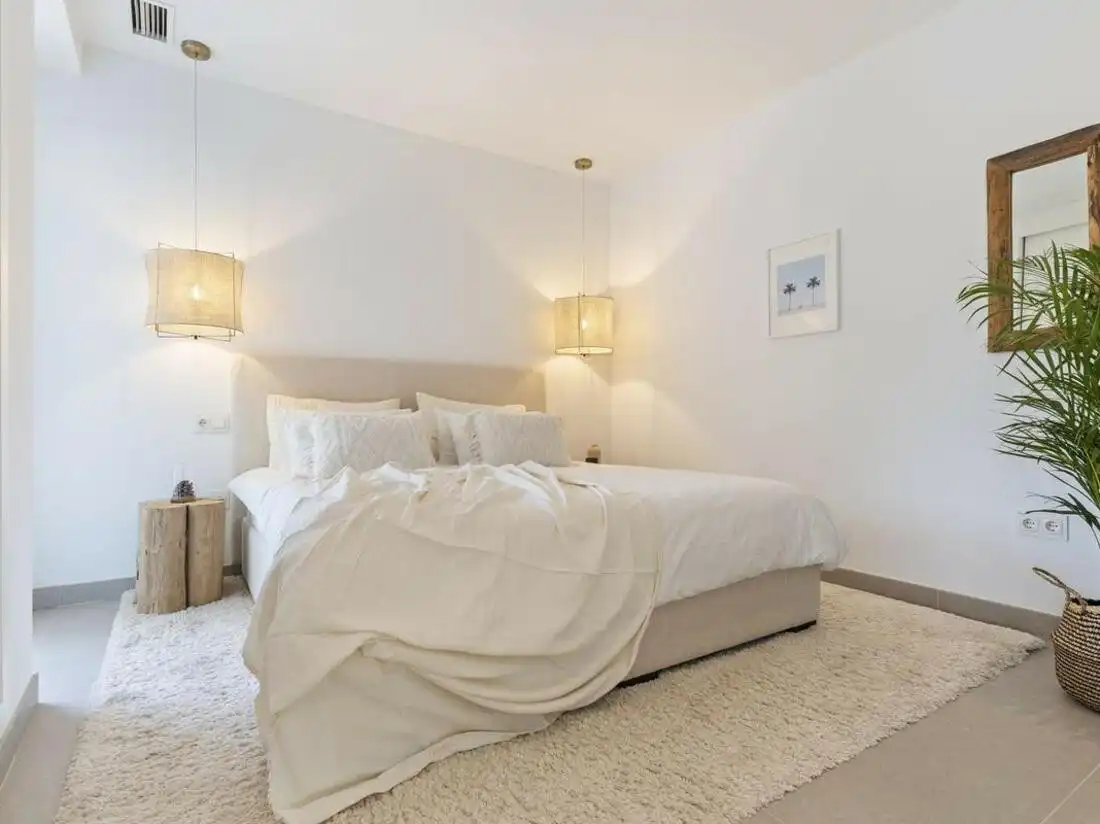 Dormitori de Casa o xalet de lloguer en Estepona amb Aire condicionat, Jardí privat i Terrassa