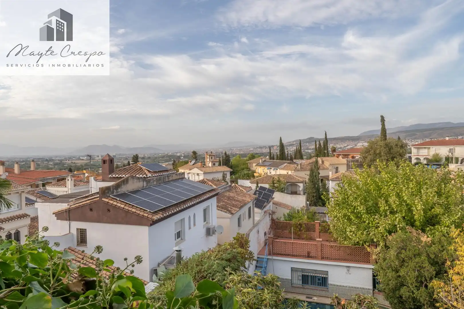 Vista exterior de Casa o xalet en venda en La Zubia amb Calefacció, Jardí privat i Terrassa