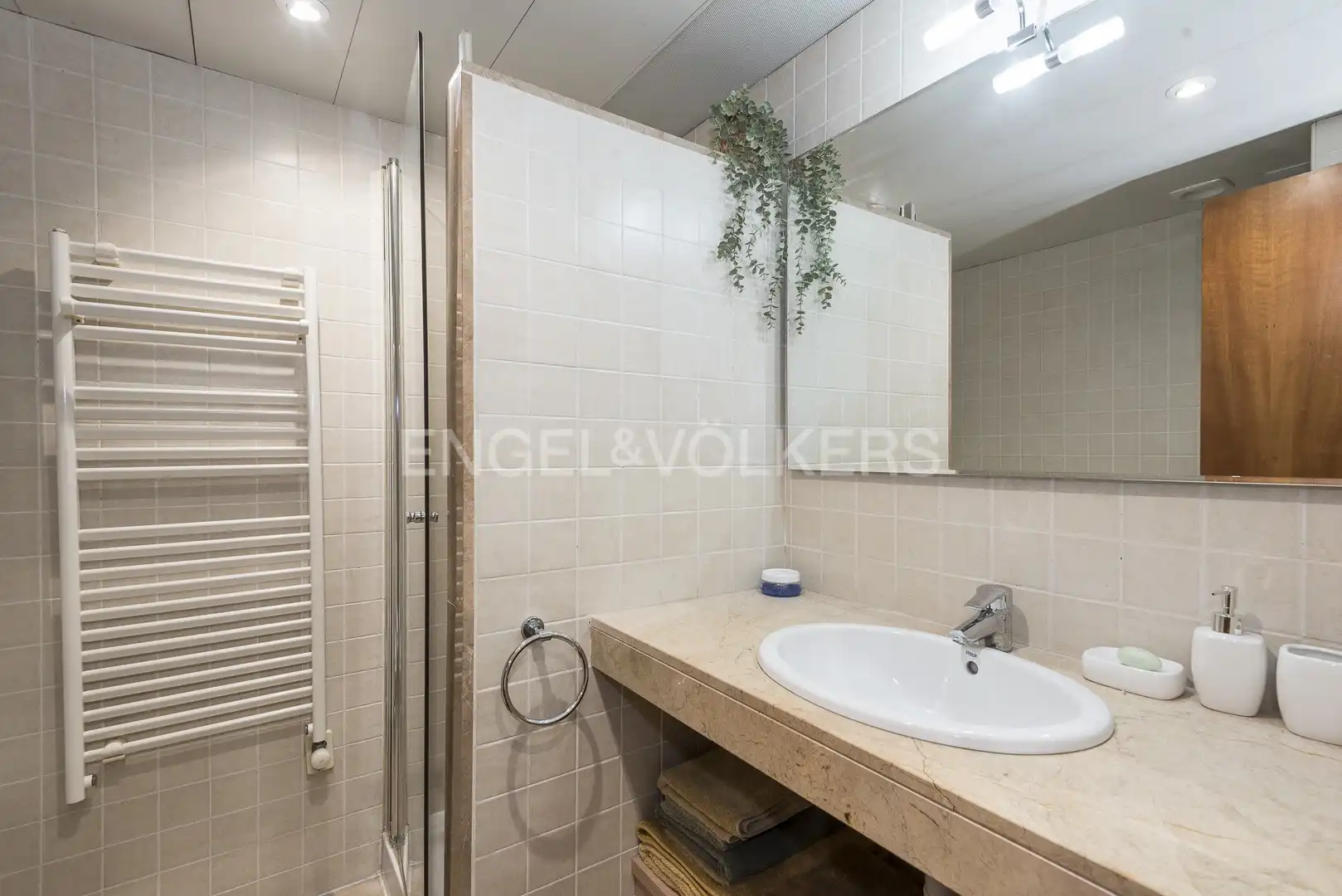 Bathroom of Flat for sale in Vilanova i la Geltrú  with Air Conditioner, Heating and Private garden