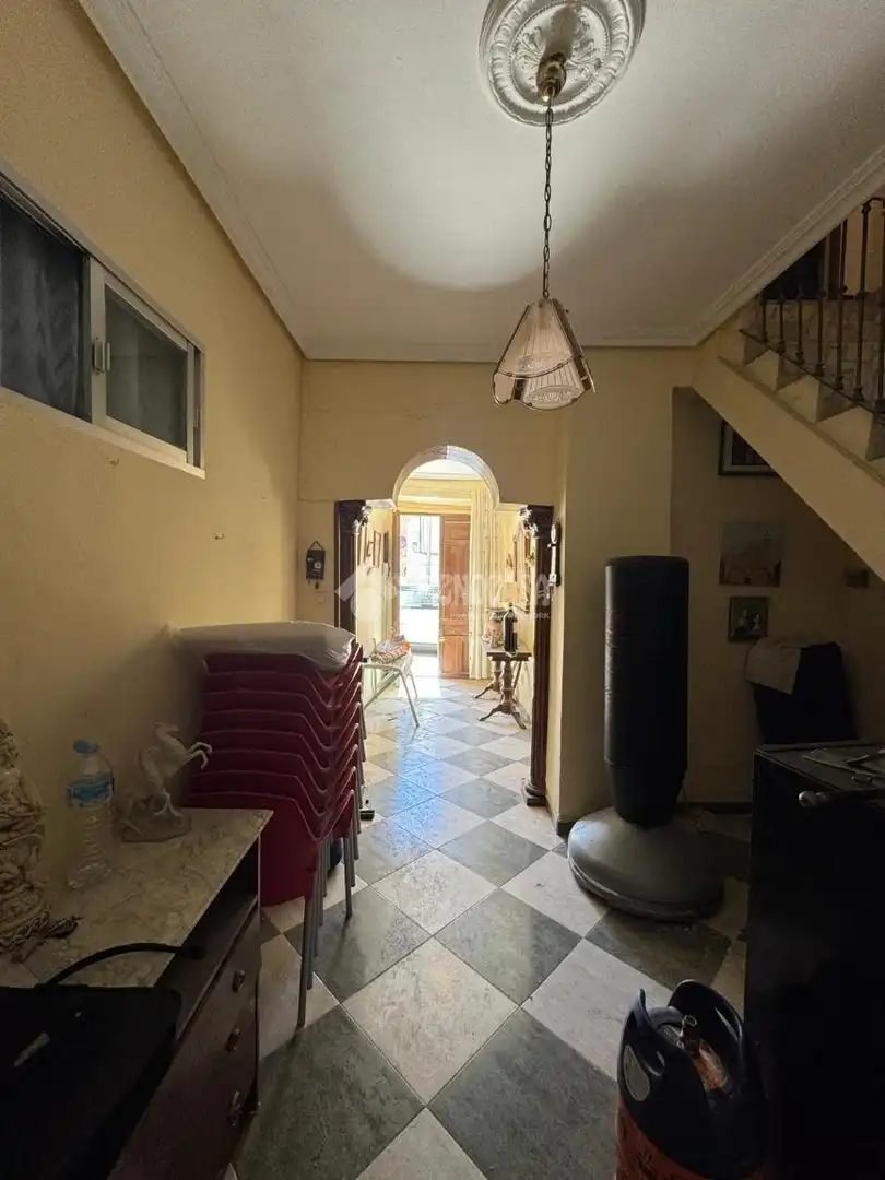 Casa aparellada amb terrassa en venda a Lupión, imagen 3