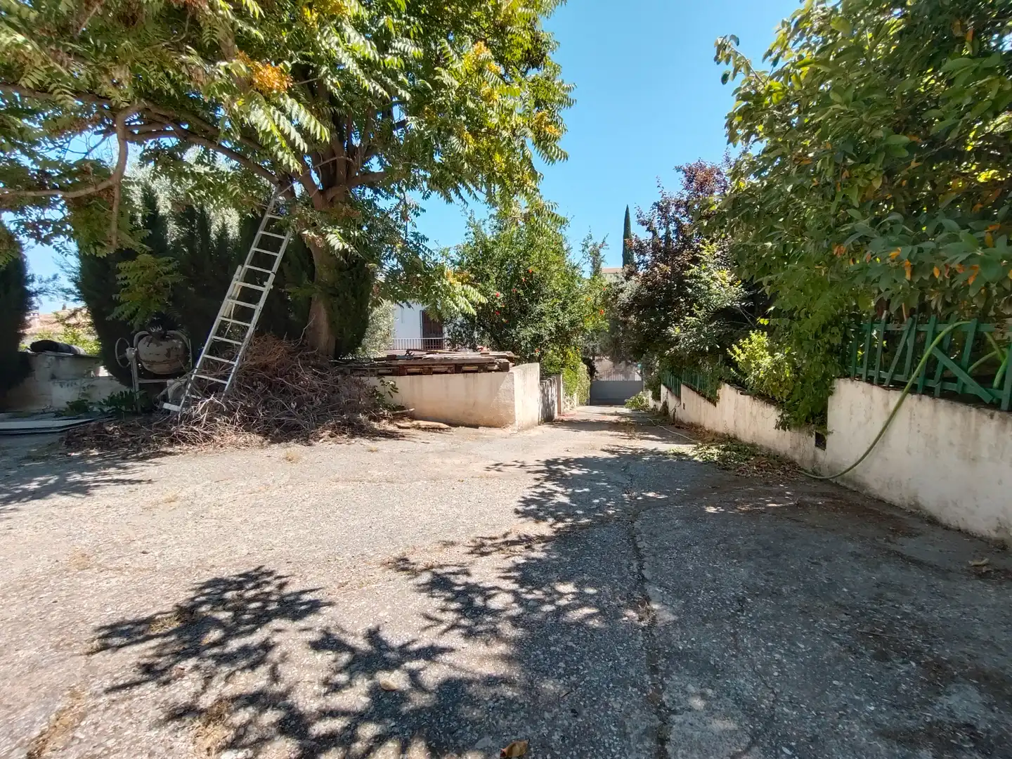 Vista exterior de Casa o xalet en venda en La Zubia amb Aire condicionat, Calefacció i Jardí privat