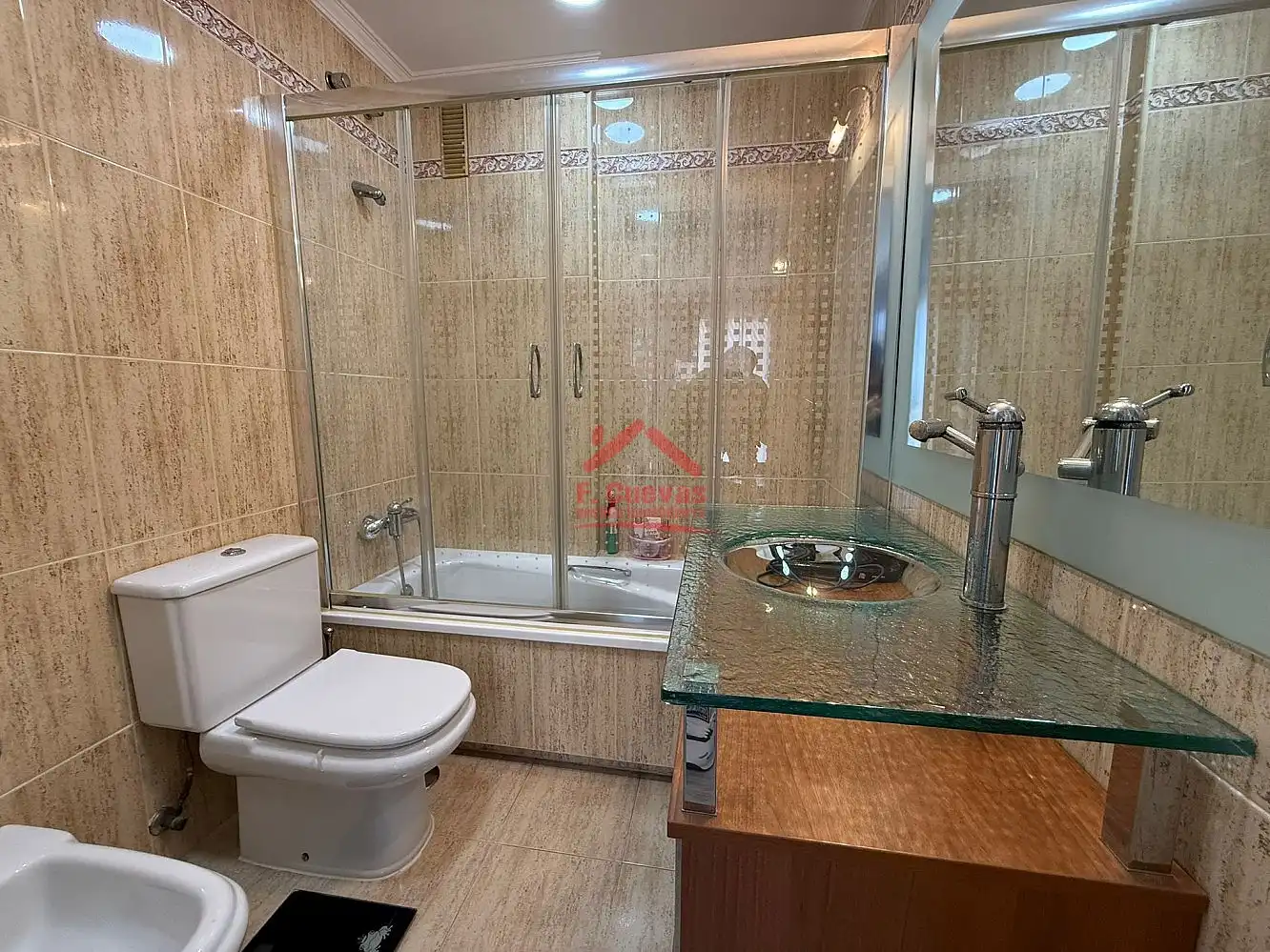 Bany de Apartament en venda en Vélez-Málaga amb Jardí privat, Terrassa i Piscina