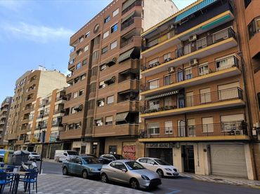 Apartment with lift for sale in Feria