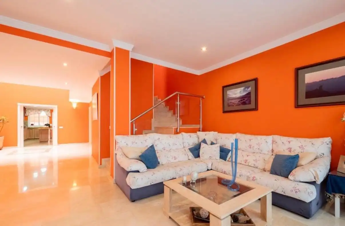 Sala d'estar de Casa adosada en venda en Las Palmas de Gran Canaria amb Terrassa