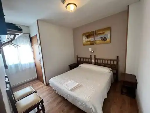 Habitación de Edificio en venta en Curtis con Alarma