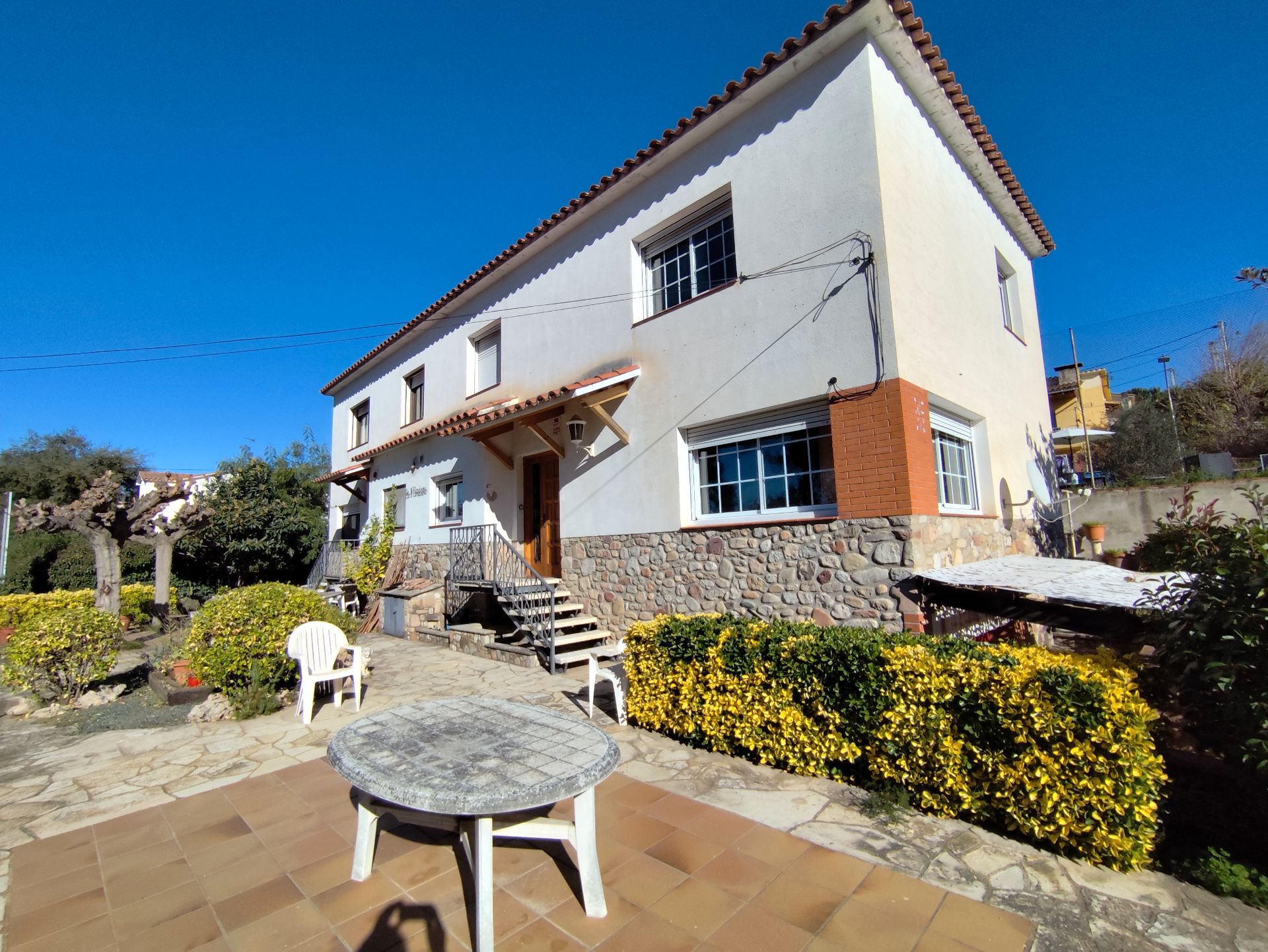 Vista exterior de Casa adosada en venda en L'Ametlla del Vallès amb Calefacció, Jardí privat i Terrassa
