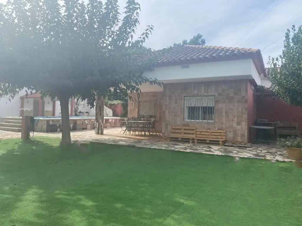 Vista exterior de Casa o xalet en venda en La Pobla de Tornesa amb Jardí privat, Terrassa i Traster
