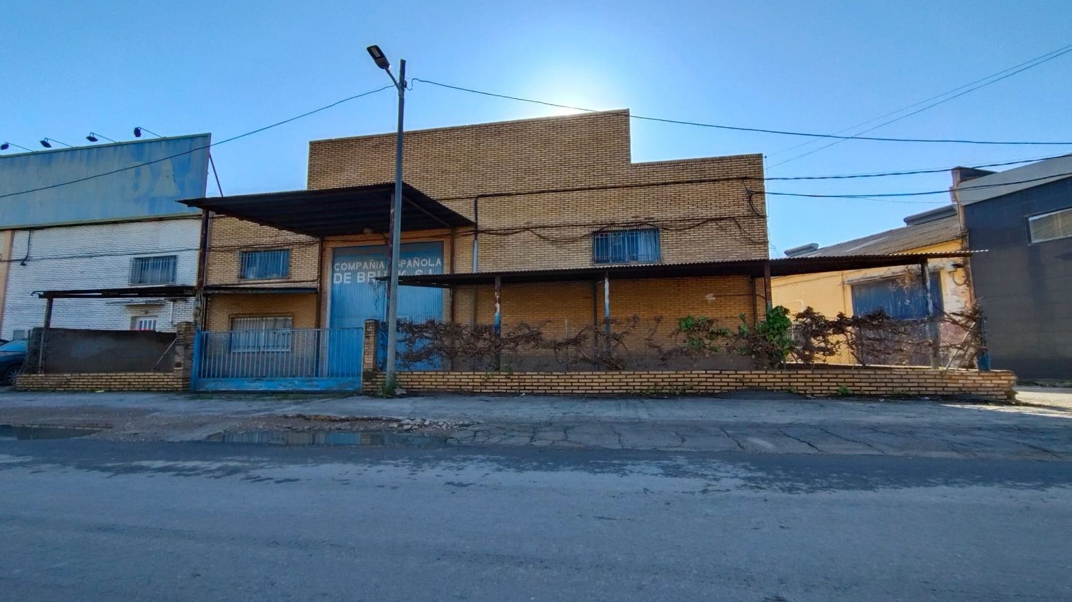 Außenansicht von Fabrikhallen zum verkauf in Aldaia