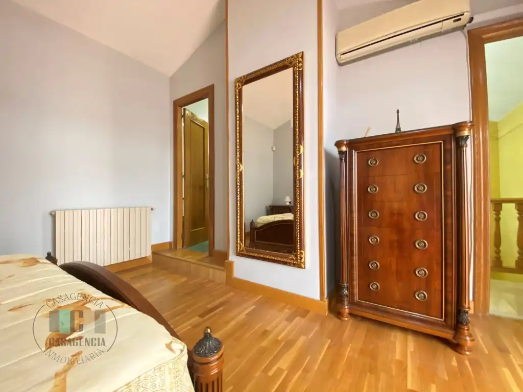 Duplexes for sale in Calle Poeta Verdaguer, Hospital - Plaza del Real