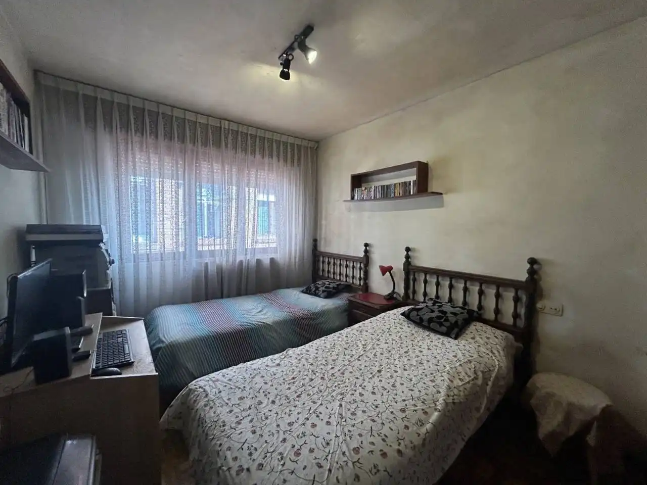 Schlafzimmer von Wohnung zum Verkauf in Oviedo  mit Heizung, Parkett und Abstellraum