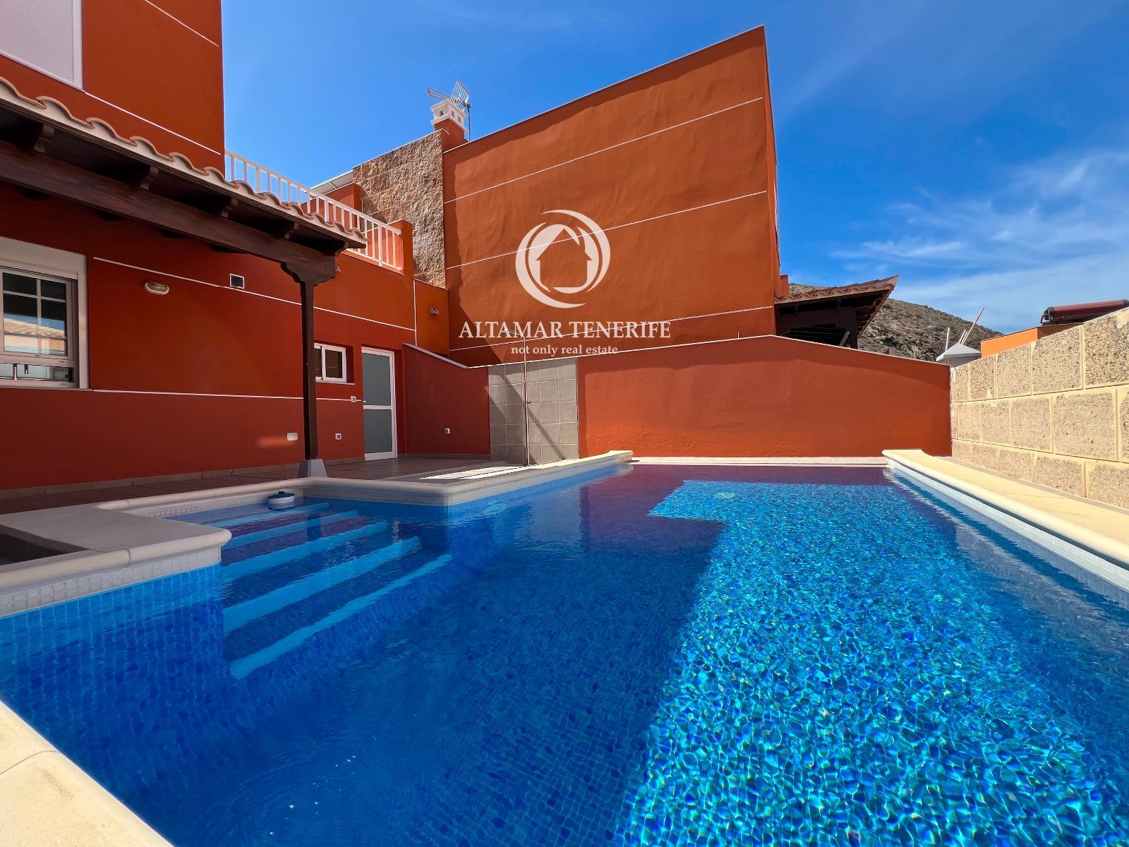 Vista exterior de Casa adosada de alquiler en Arona con Aire acondicionado, Terraza y Trastero