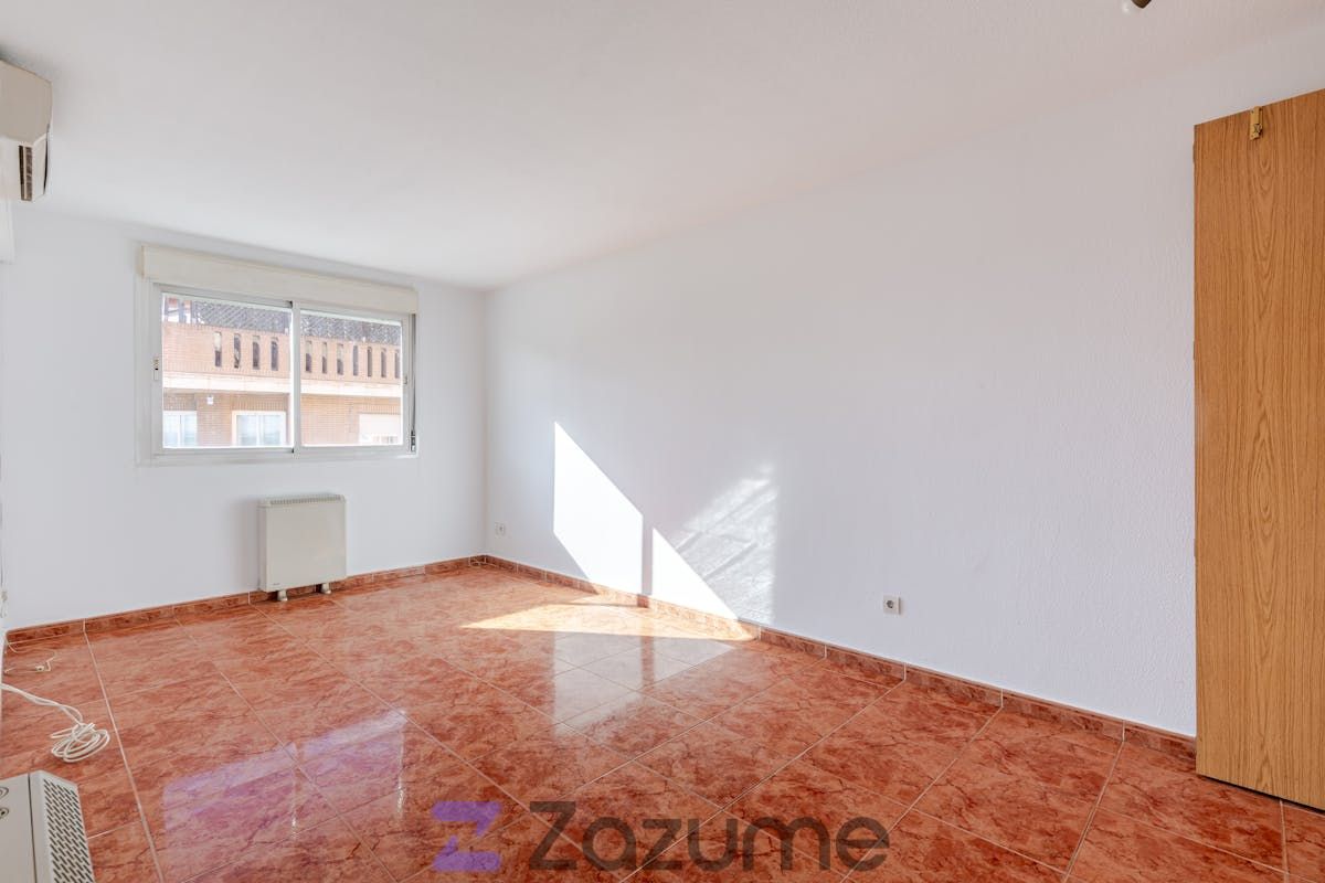 Bedroom of Flat to rent in Valdemoro  with Air Conditioner, Heating and Oven