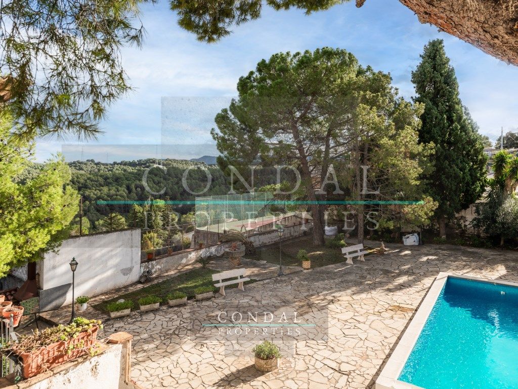 Jardí de Finca rústica en venda en Esparreguera amb Jardí privat, Terrassa i Piscina