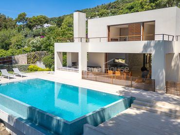 Casa amb piscina en venda a Carrer de Planelles