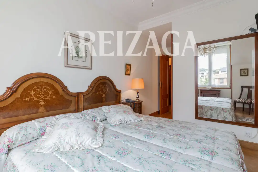 Habitación de Piso en venta en Donostia - San Sebastián  con Calefacción, Terraza y Balcón