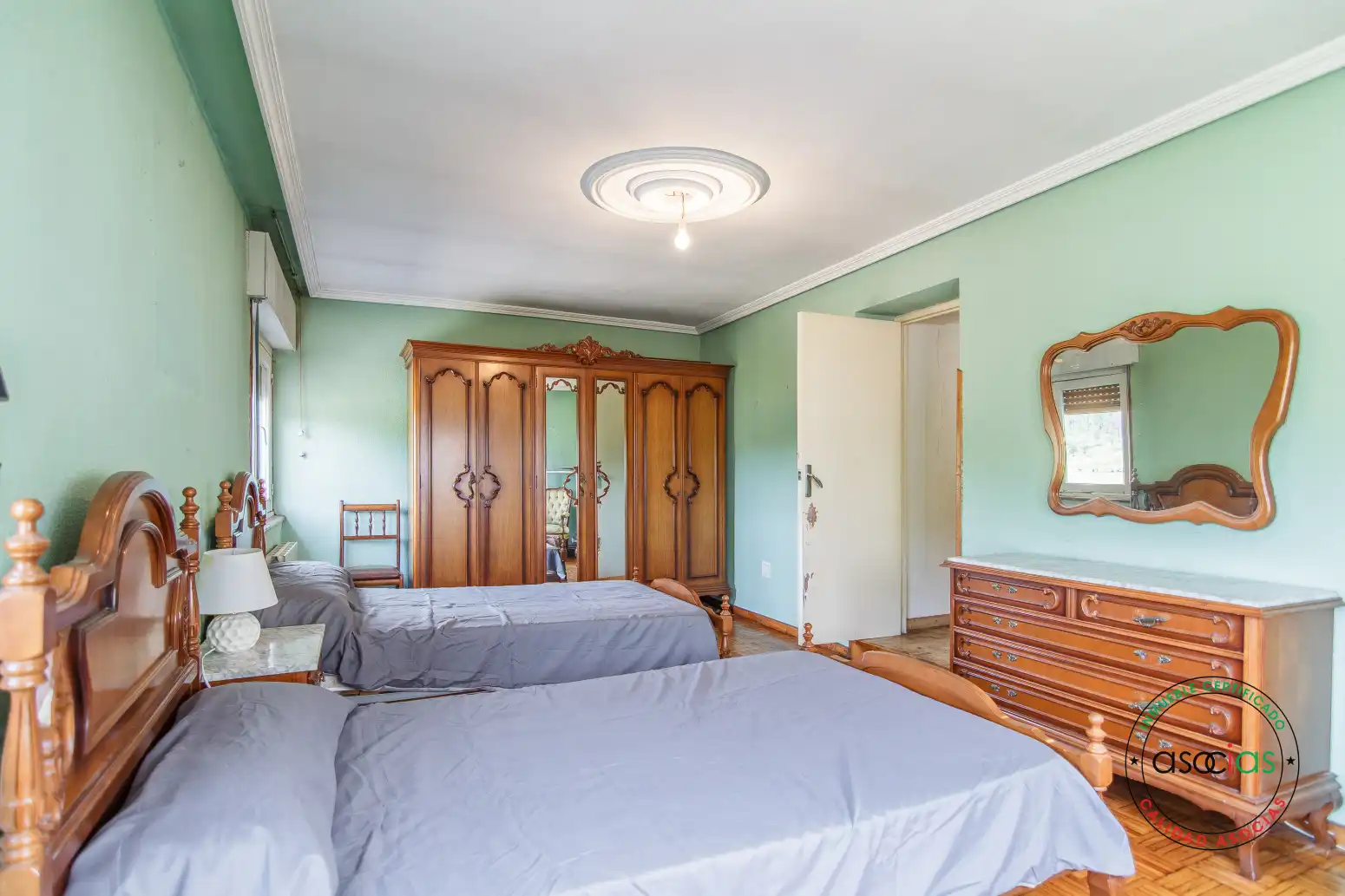 Habitación de Casa o chalet en venta en Las Regueras   con Calefacción y Jardín privado