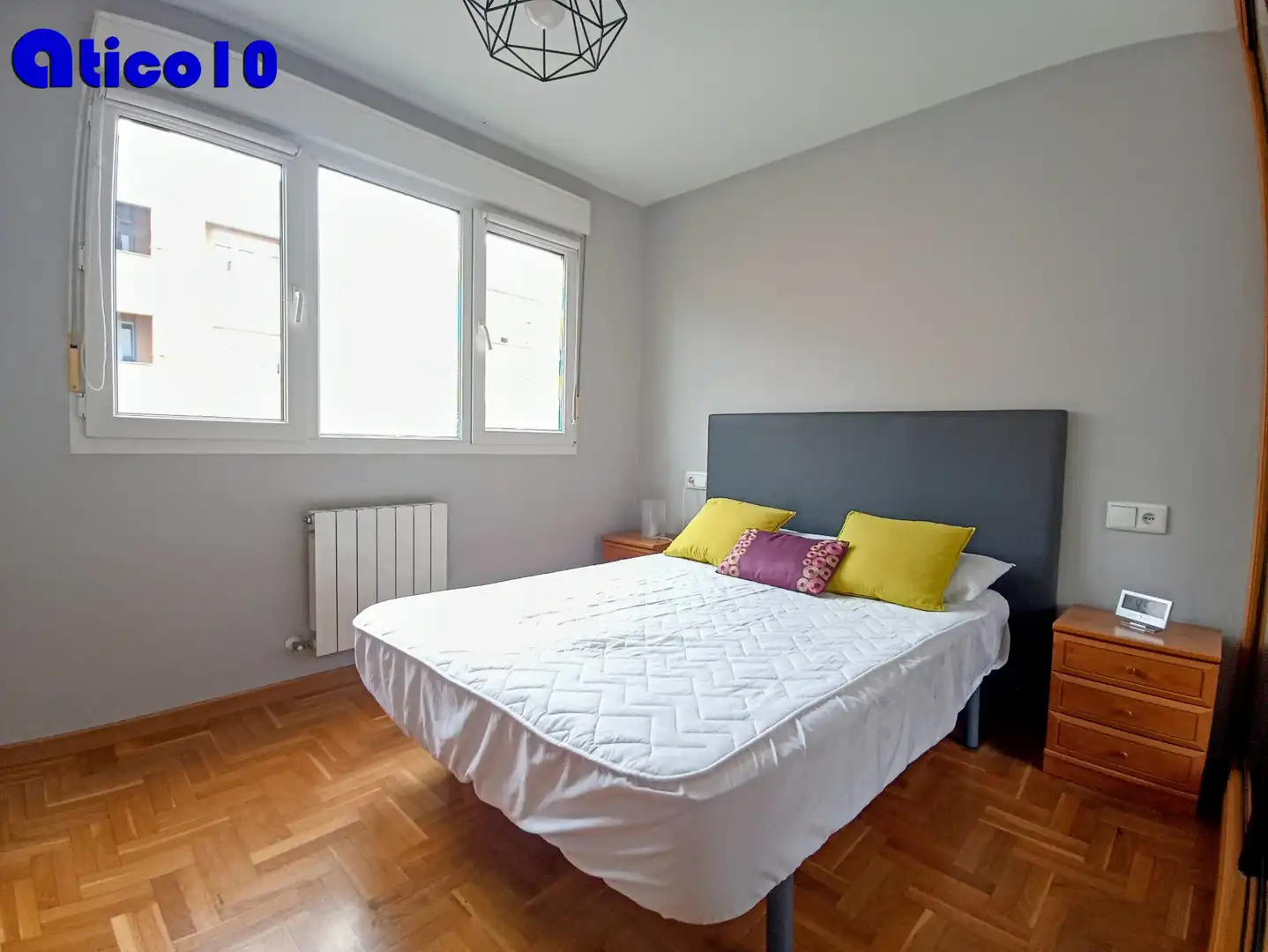 Habitación de Apartamento de alquiler en Gijón  con Calefacción, Parquet y Trastero