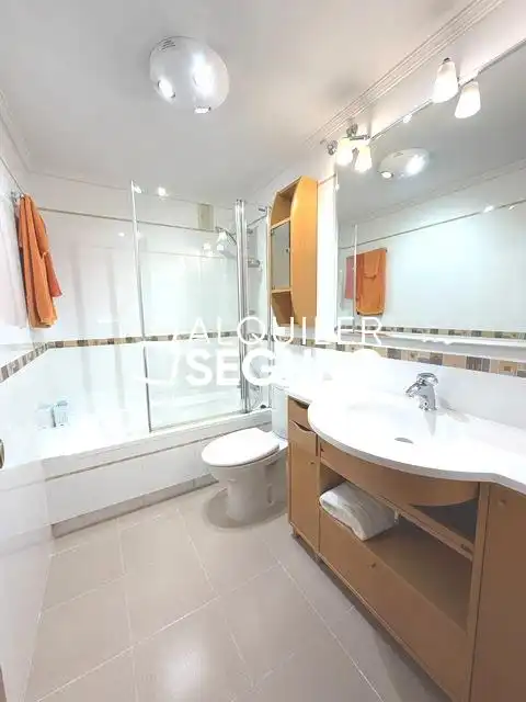 Baño de Piso de alquiler en Leganés con Aire acondicionado, Calefacción y Amueblado