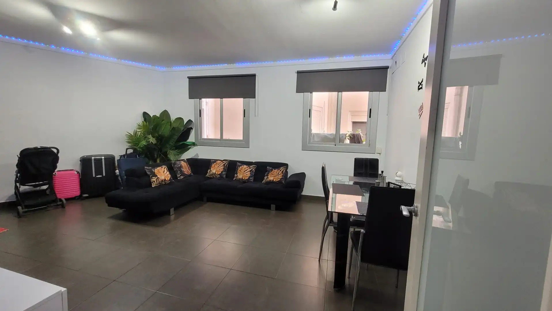 Wohnzimmer von Wohnung zum Verkauf in Barcelona mit Klimaanlage und Ofen
