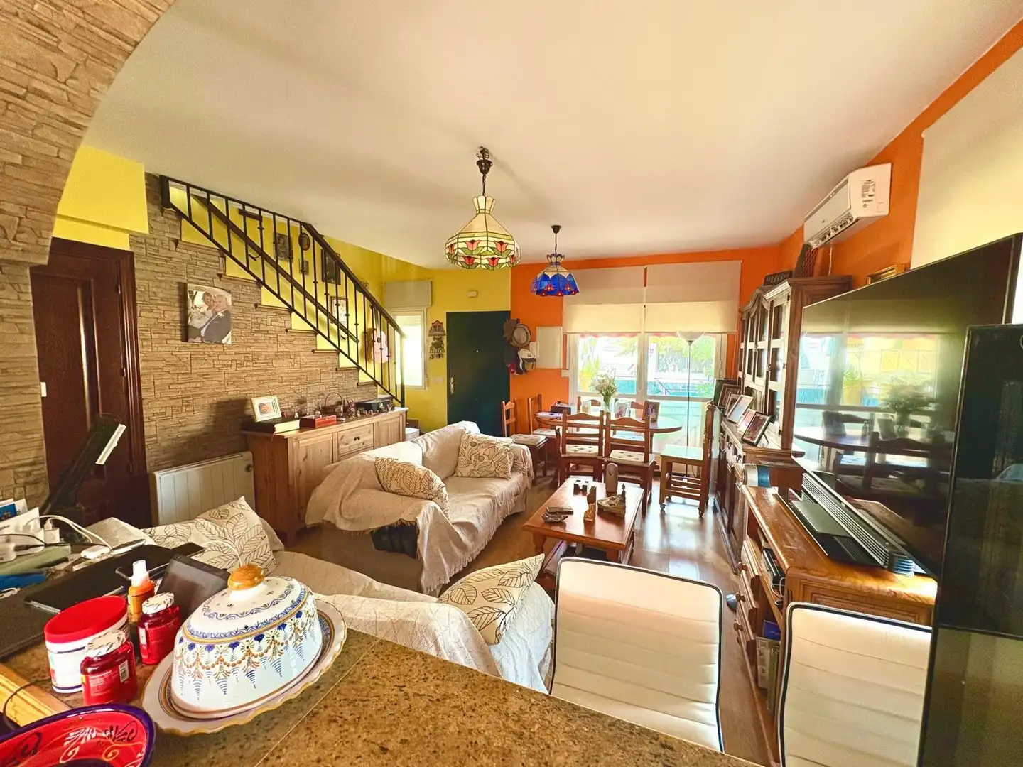Sala d'estar de Casa adosada en venda en Vélez-Málaga amb Aire condicionat, Jardí privat i Terrassa